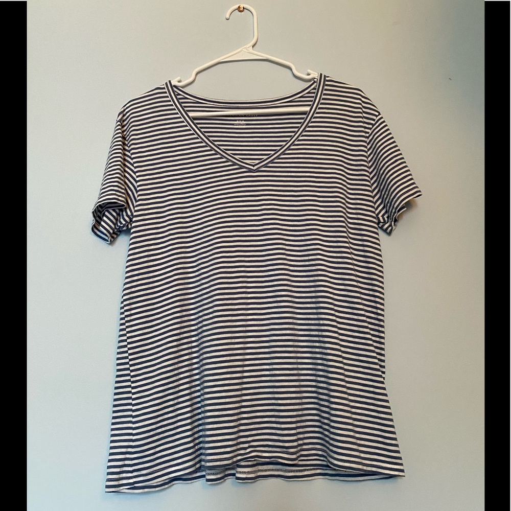 Cute V-neck top